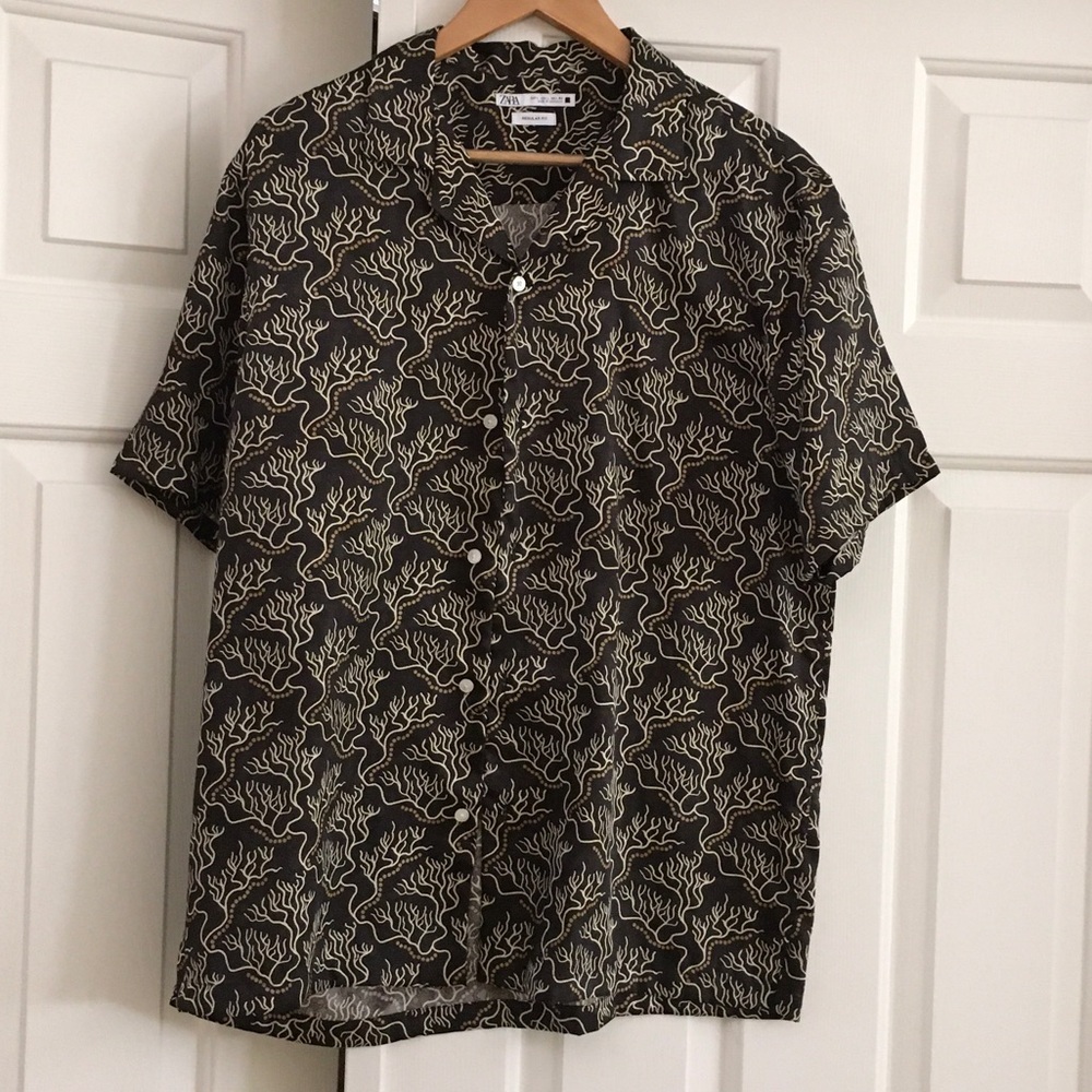 Zara Black Short-Sleeve Button-Down with Cream Coral Print